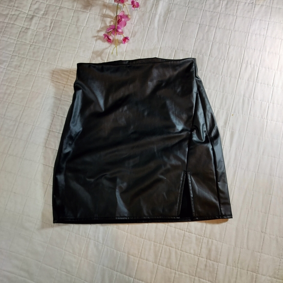 & Other Stories Sleek Black Mini Skirt - Picture 5 of 7